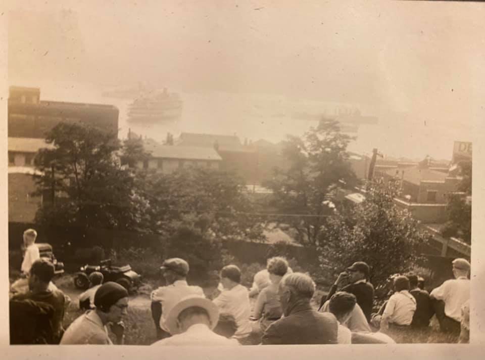 Poughkeepsie Crowd looking across the river from 1950 College Hill.jpg